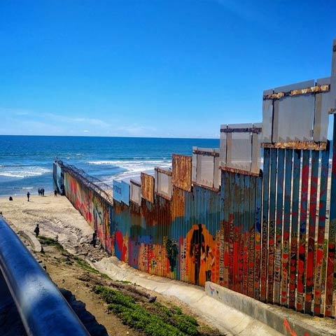 Valla Fronteriza de Playas de Tijuana